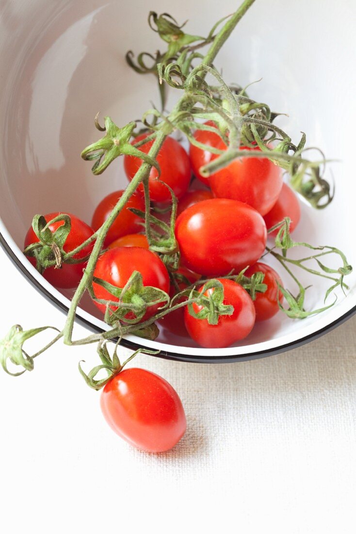 Cherry tomatoes in a white enamel bowl