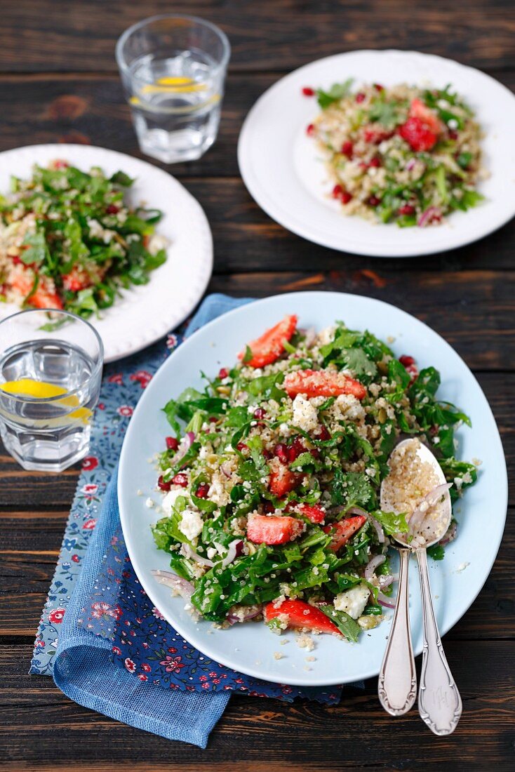 Spinach and quinoa salad with strawberries and pomegranate seeds
