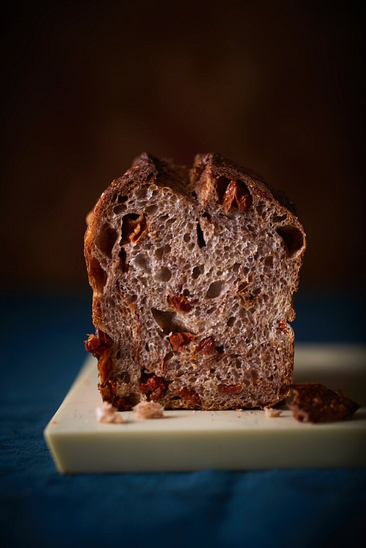 Bread with olives, dried tomatoes and nuts