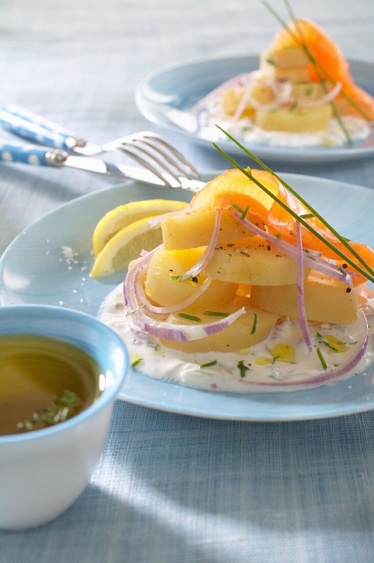 Kartoffelsalat mit Räucherlachs