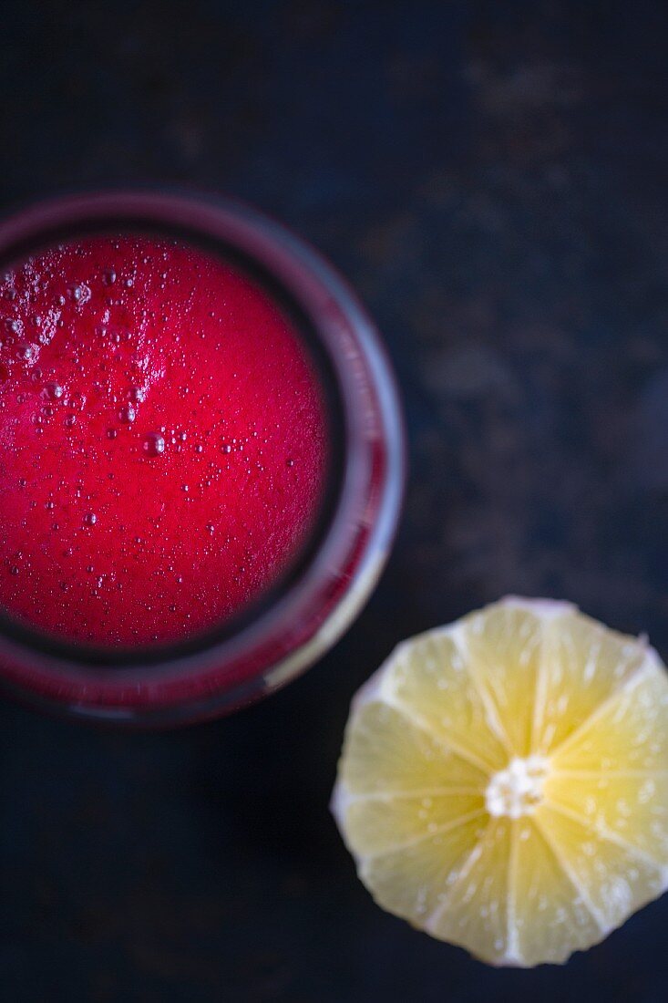 Beetroot juice with lemon (seen from above)