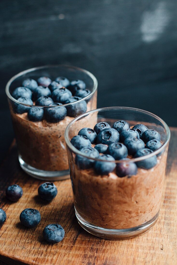 Chiapudding mit Blaubeeren