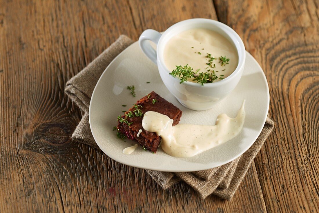 Bavarian cream and vanilla saws and spiced chocolate fondat