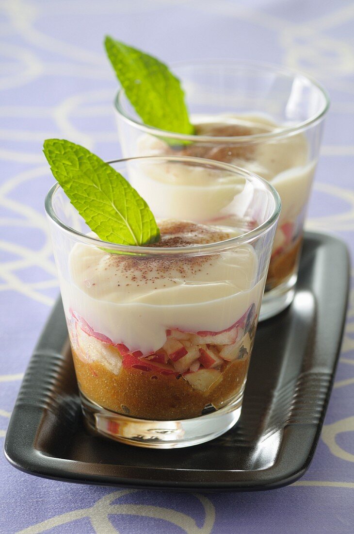 Nectarine tiramisu with anise in dessert glasses