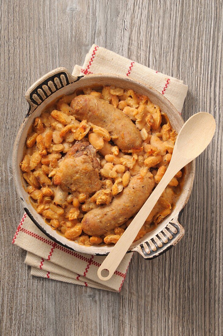 Cassoulet (Bohneneintopf mit Fleisch und Würstchen, Frankreich)