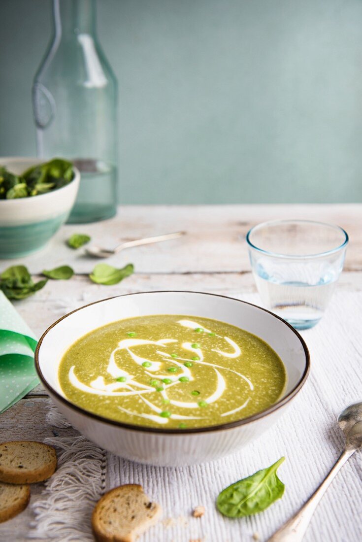 Spinach and pea soup with croutons
