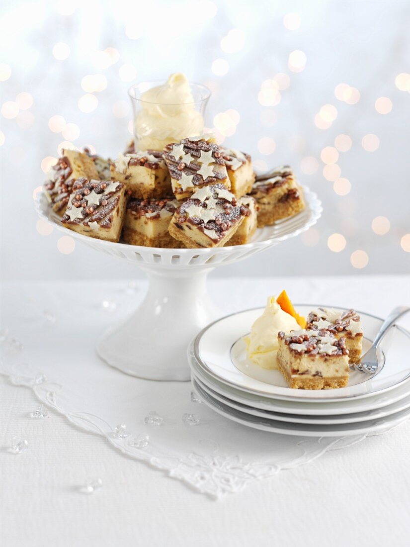 Brandy-Cheesecake-Schnitten mit Christmas Pudding zu Weihnachten