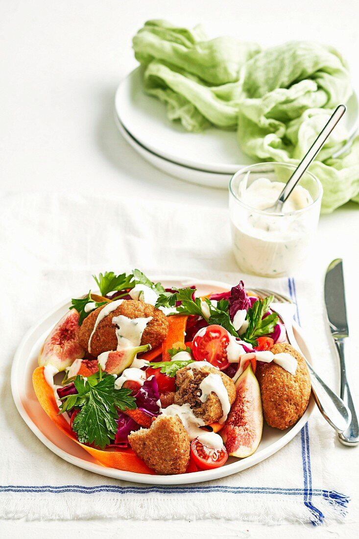 Kibbeh-Salat mit Lammhackfleisch und Feigen