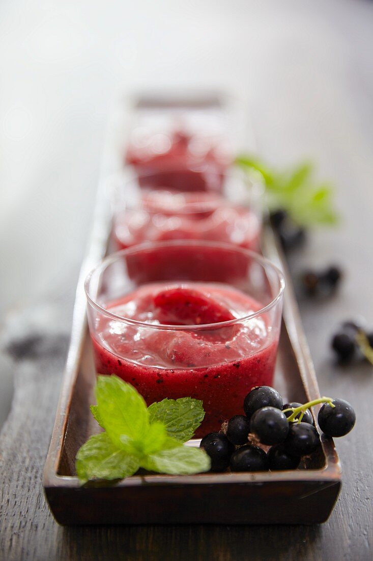 Sommertraum-Smoothie mit Johannisbeeren