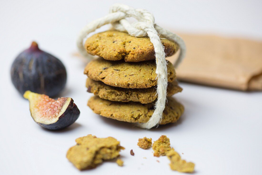 Healthy biscuits with seeds and figs