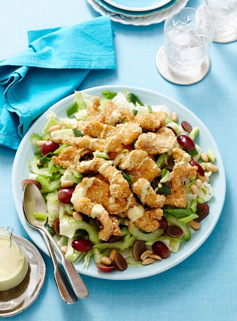 Hähnchen-Salat mit Bleichsellerie und Trauben