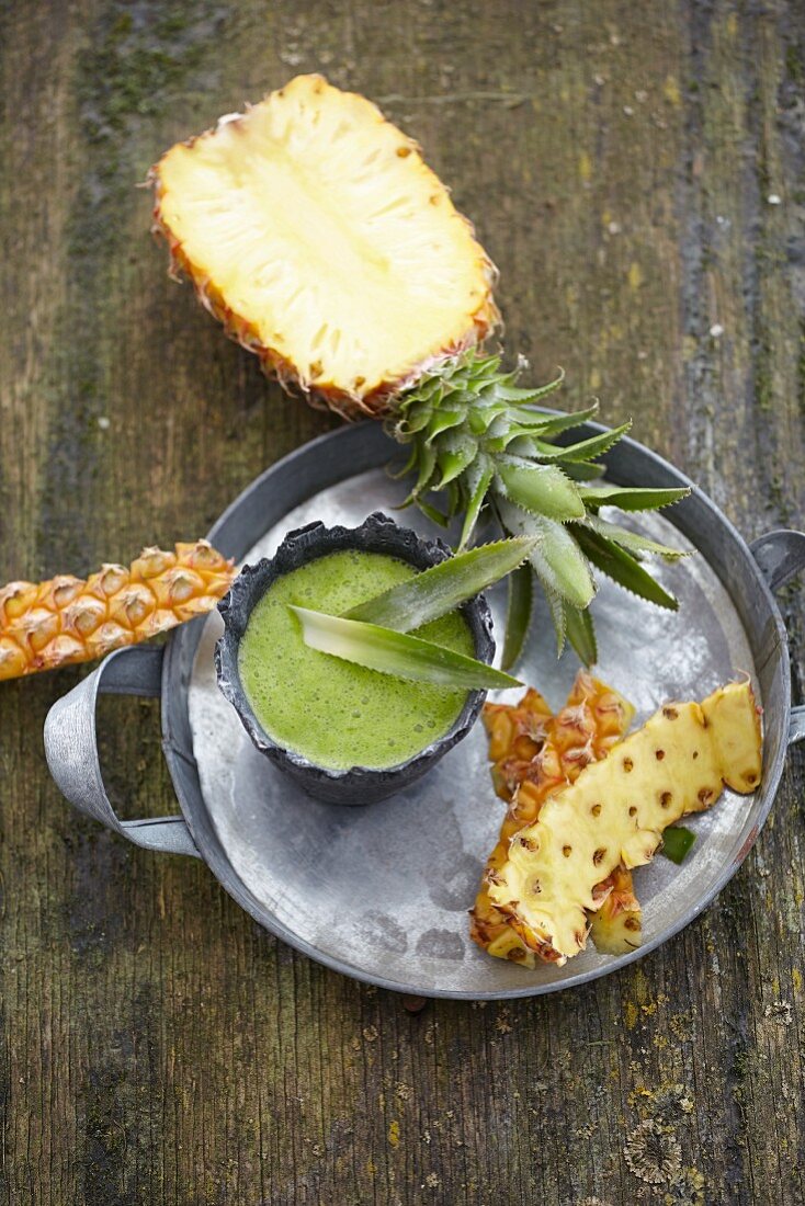 Green pineapple smoothie
