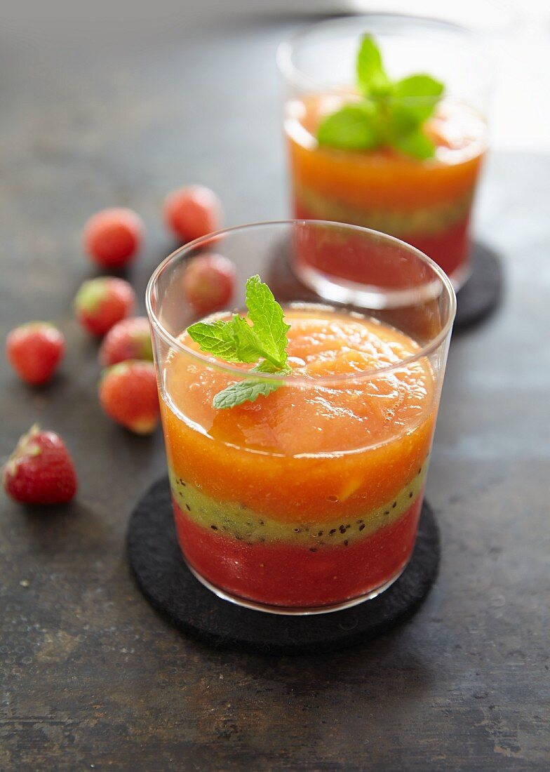 A strawberry and papaya drink with kiwi