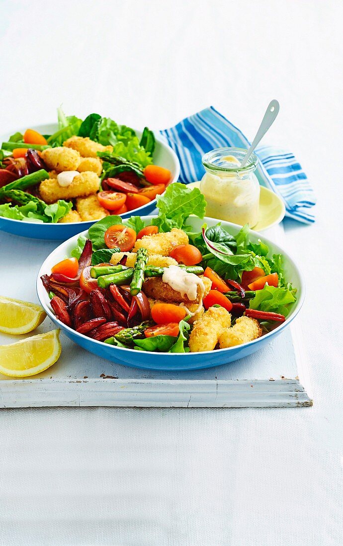 Salat mit Kroketten und Chorizo