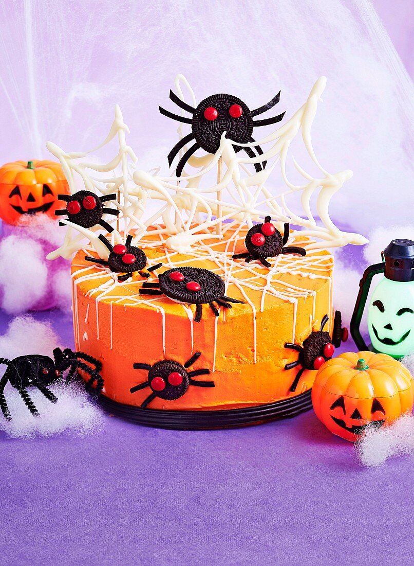 Unheimliche Spinnweben-Torte