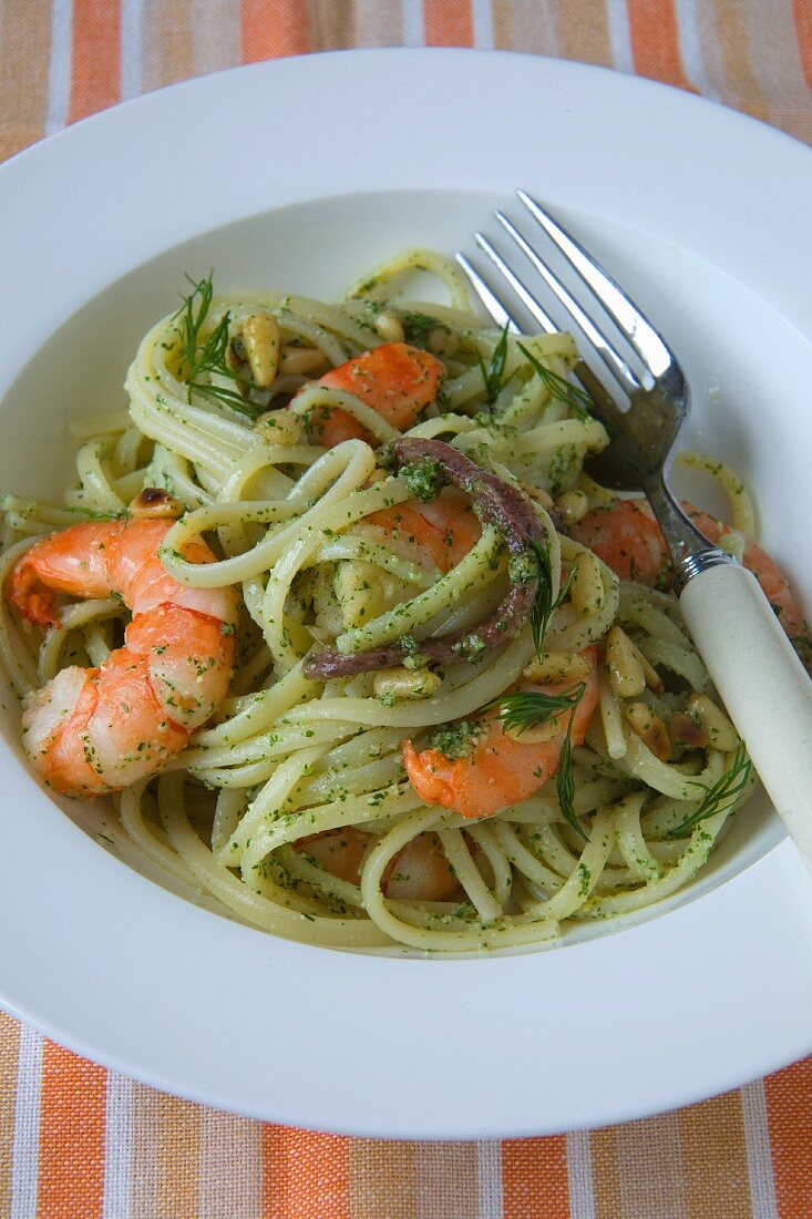 Linguine mit Garnelen und Pesto