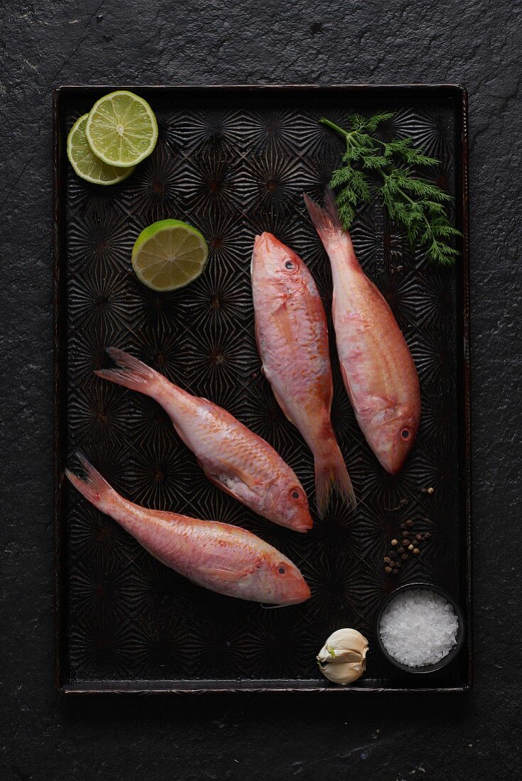 Fresh red mullet, limes, garlic and spices