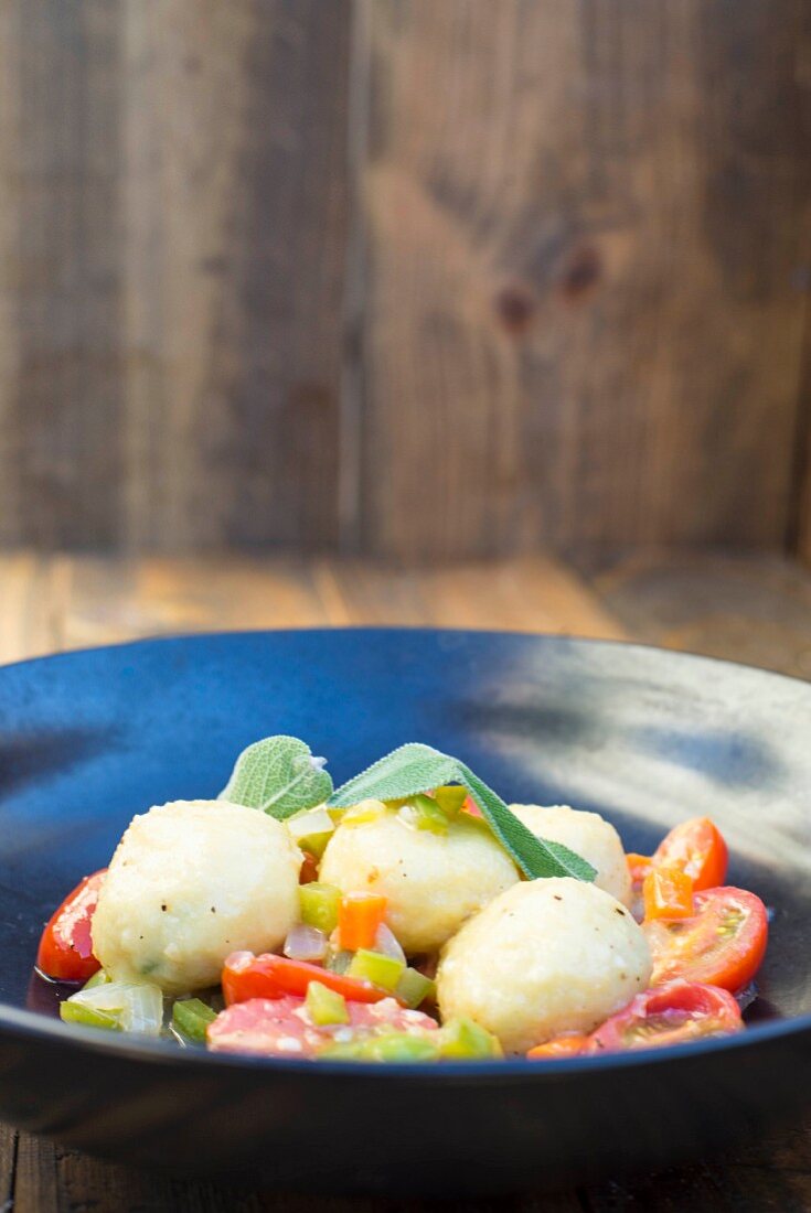Gnocci with tomatoes and sage
