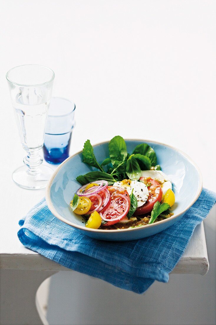 Tomato and mozzarella salad with a warm onion dressing