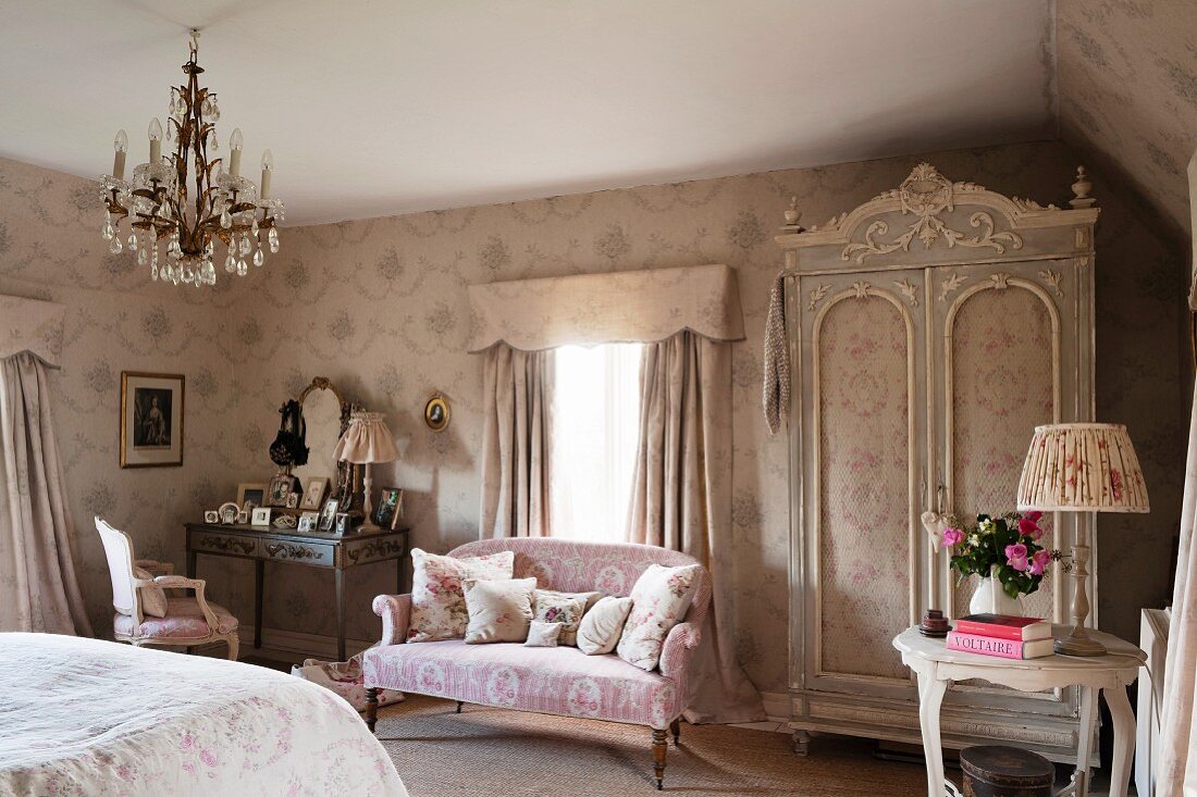 Classic English bedroom