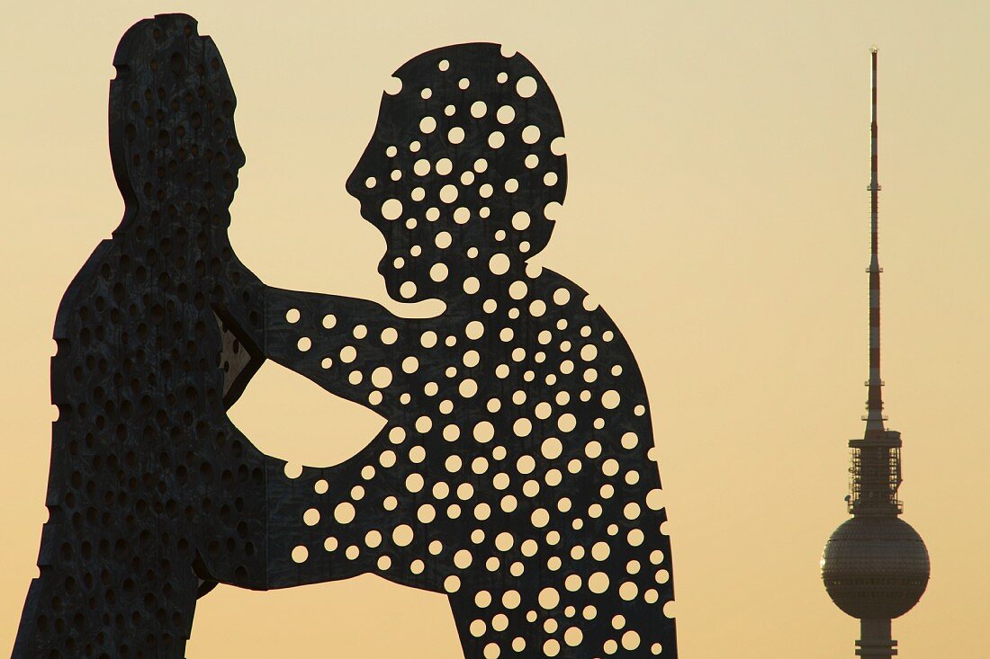 Molecule Man, Berliner Monumentalkunstwerk, von dem amerikanischen Bildhauer Jonathan Borofsky, Berlin, Deutschland