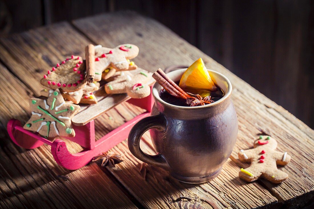 Mulled wine and gingerbread biscuits for Christmas