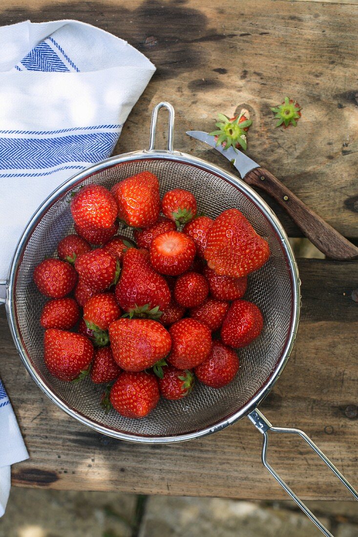 Erdbeeren im Küchensieb