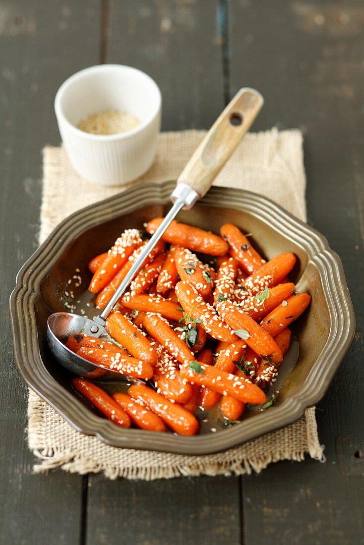 Braised carrots with butter, honey and thyme