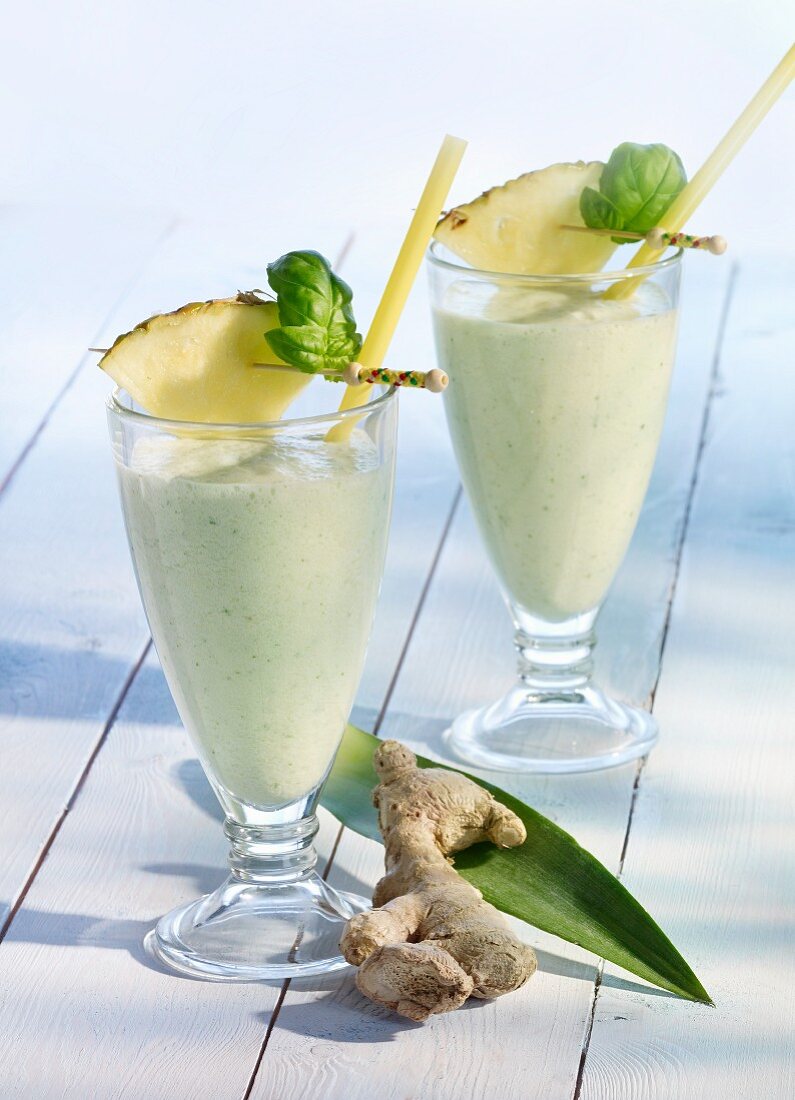 Ginger and pineapple shakes with stevia