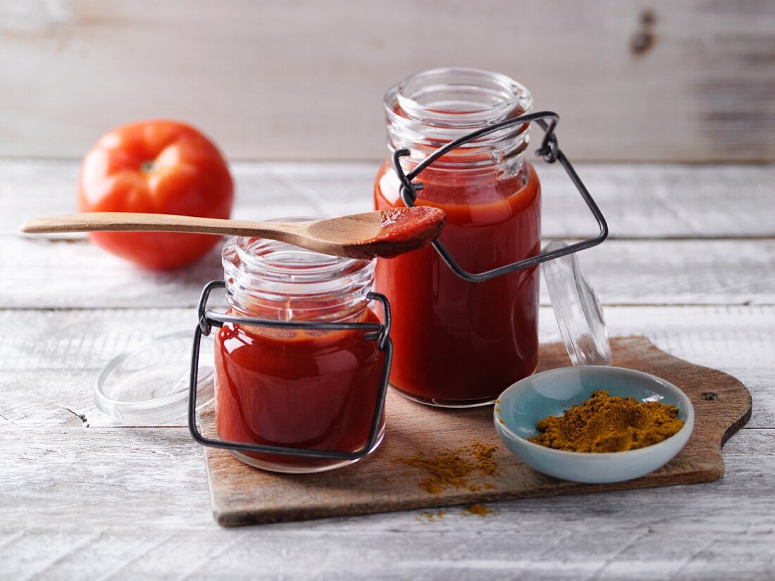 Pear and curry ketchup with moringa leaf powder