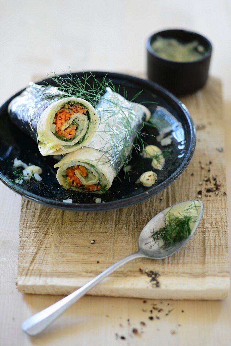 Wraps with cucumber soya, grated carrot and dill