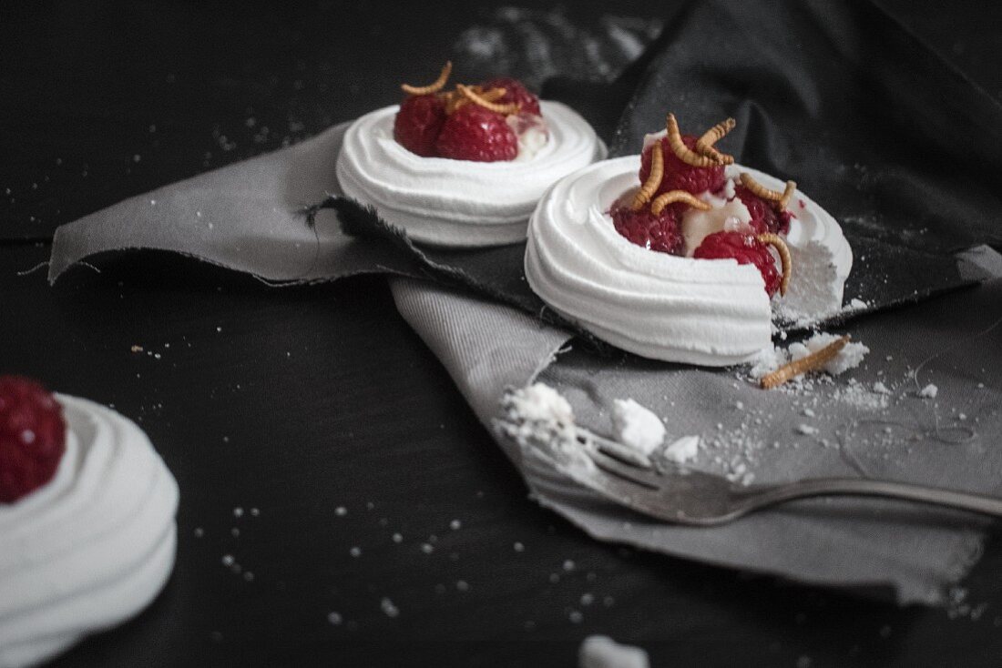 Raspberry meringue nests with sweet meal worms