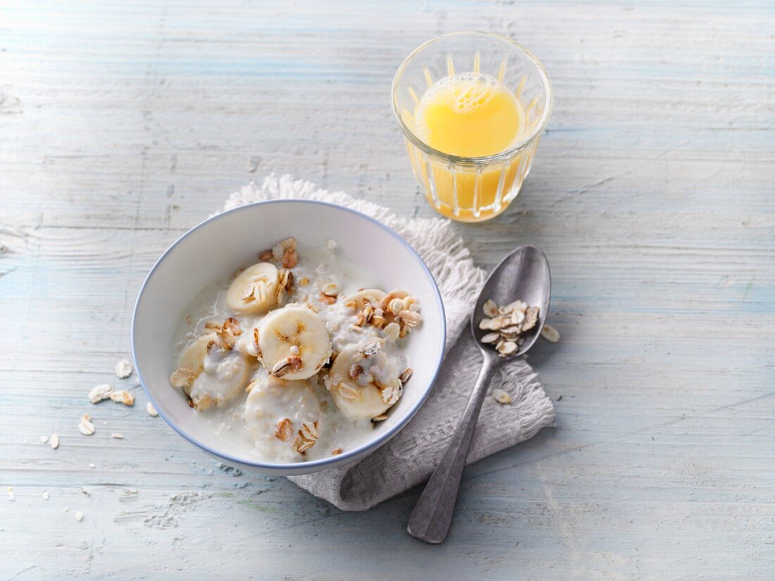 Barley muesli with bananas and nut yoghurt