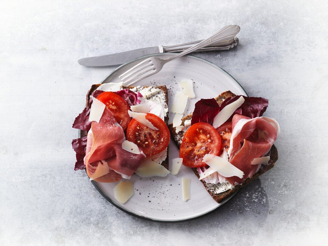 Protein bread with Parma ham, Radicchio, tomatoes and Parmesan cheese