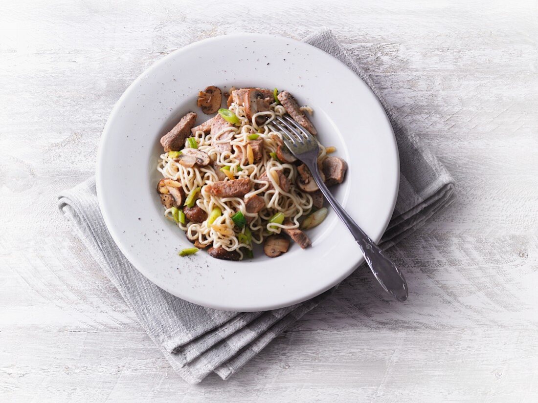 Pork with low-carb pasta, mushrooms and almonds