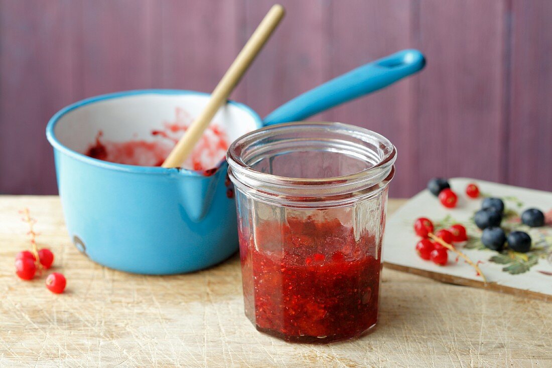 Beerenmarmelade mit Stevia und Apfelpektin (Simple Glyx)