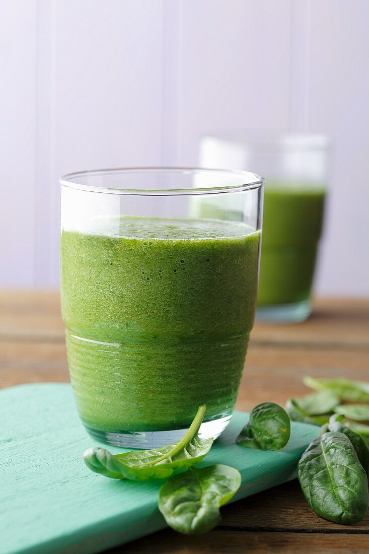 Fruity Popeye smoothie with spinach and cucumber (simpley glyx)