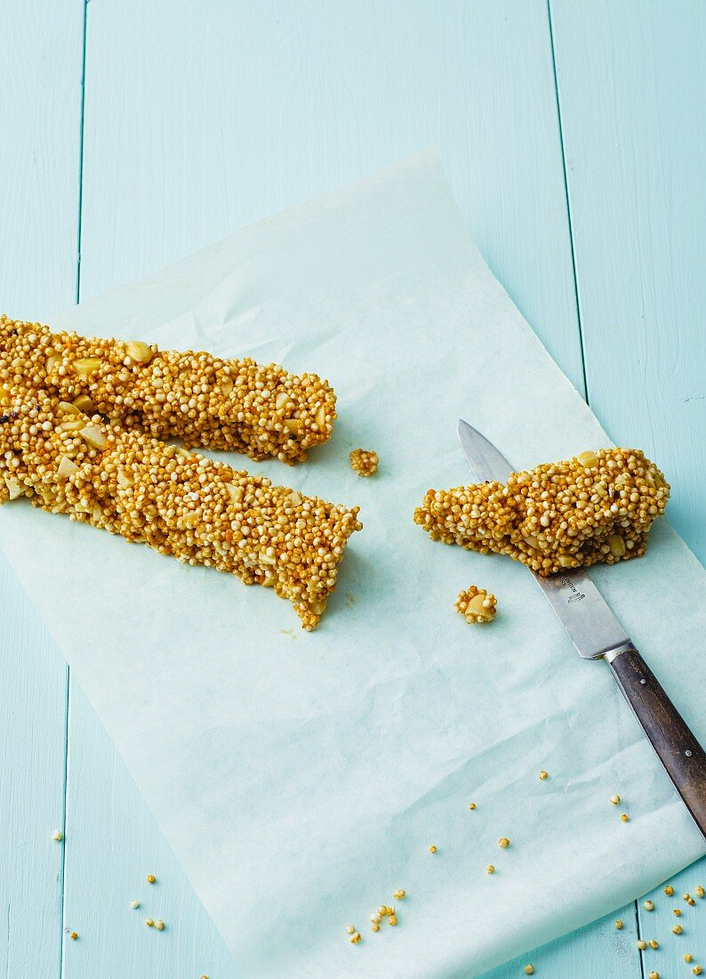Quinoa and almond bars with flower pollen