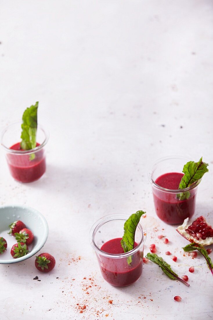 Strawberry and pomegranate smoothies with beetroot, goji berries and figs