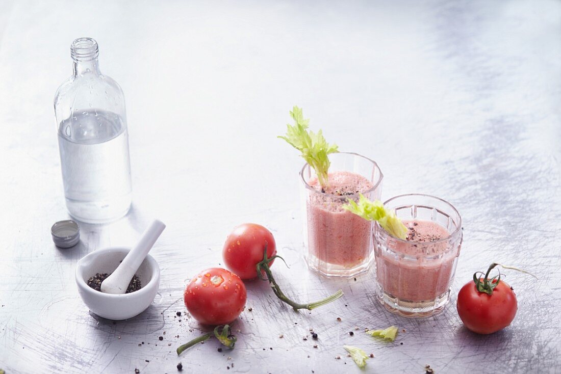 Spicy tomato and celery smoothies