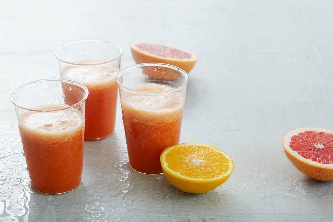 Citrus fruit smoothies with carrot juice and Cayenne pepper