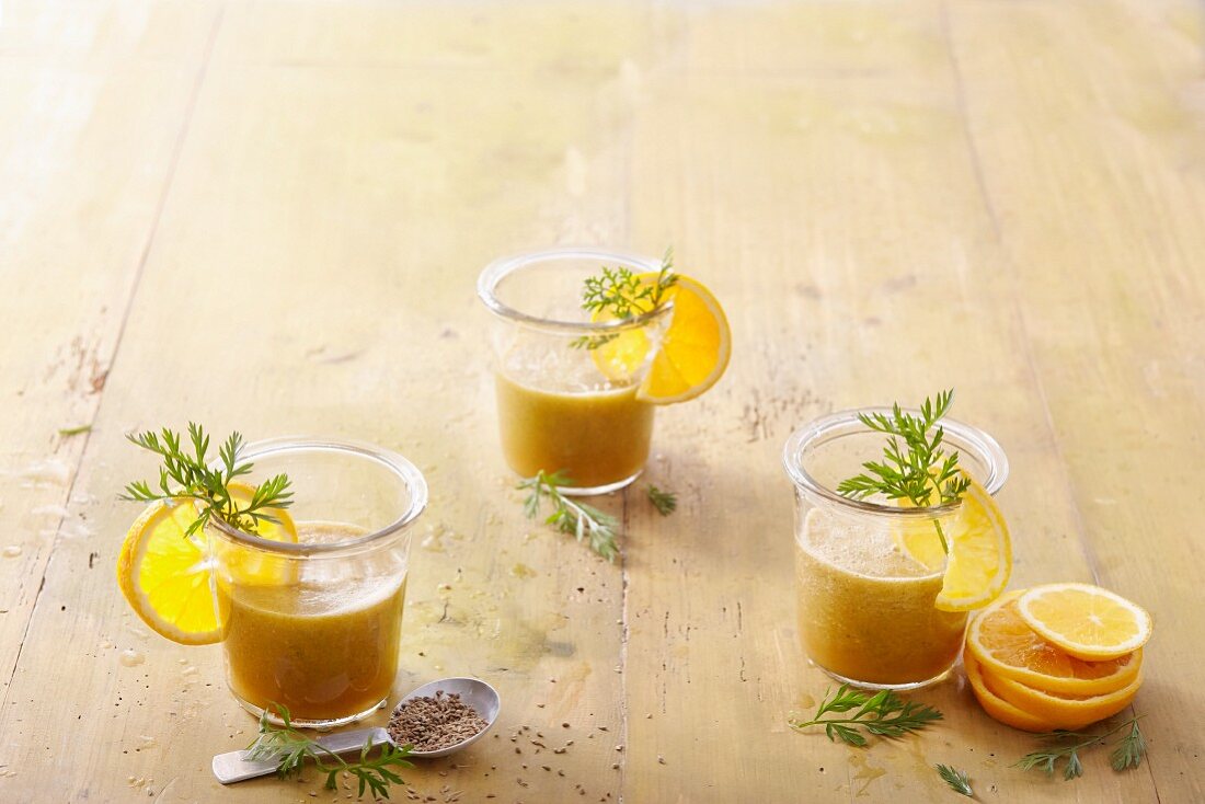 Orange and carrot smoothies with fennel and anise