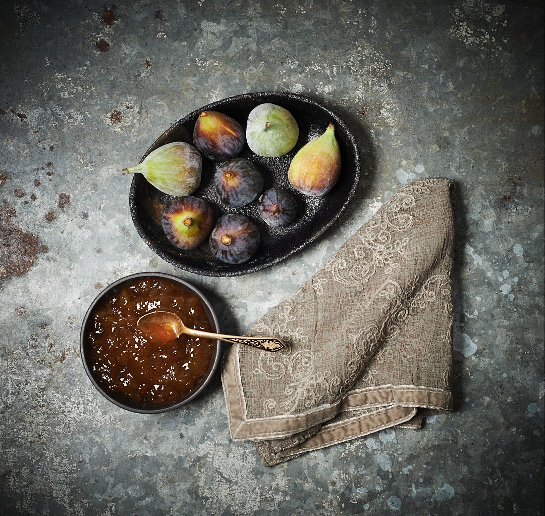 Fig jam with fresh figs