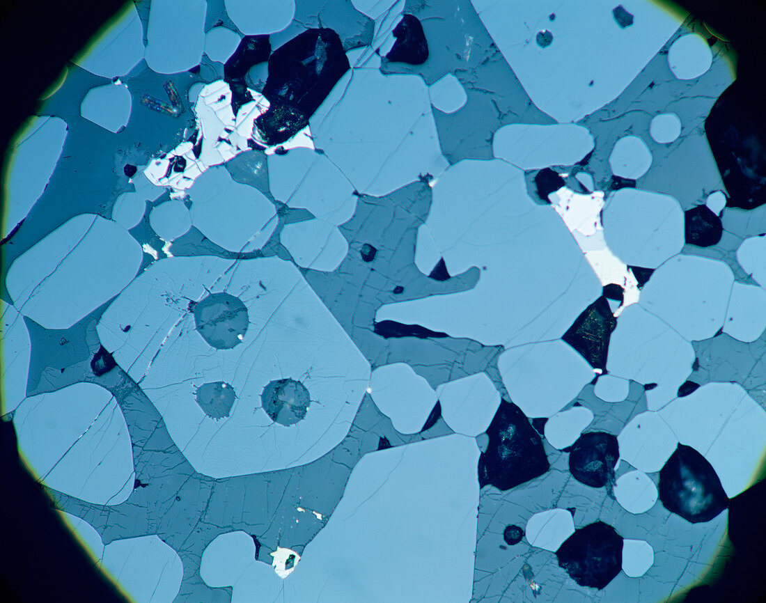 Chromite,light micrograph