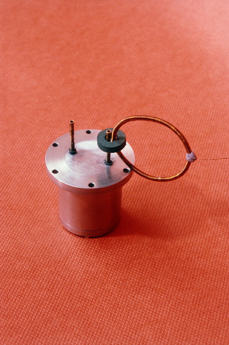 Apparatus to measure magnetic flux quantum