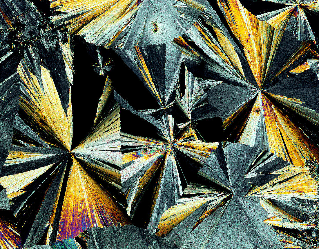 Sodium thiosulphate crystals