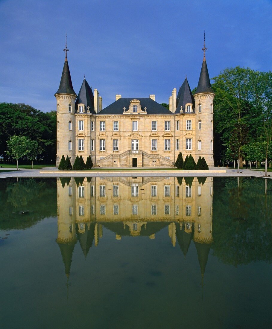 Deuxieme Cru: Château Pichon-Longueville-Baron,Medoc,Bordeaux