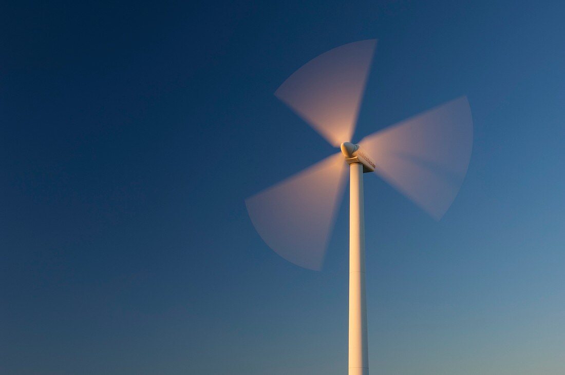 Wind turbine rotating