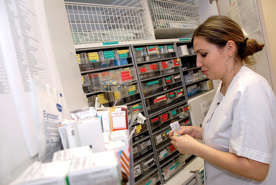Nurse using a drugs cabinet