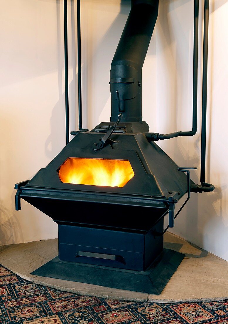 High efficiency multi-fuel stove